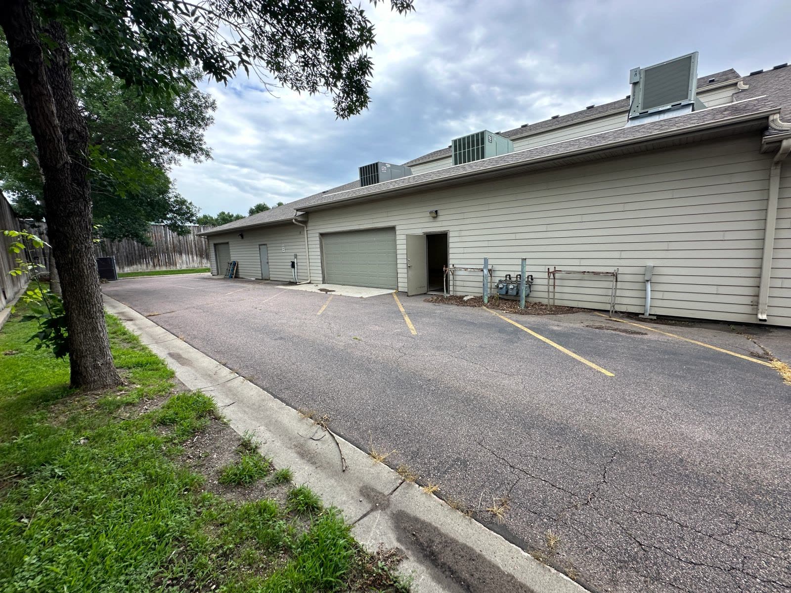 4214 W 38th Street — photo 3 of 6, Sioux Falls, SD commercial real estate for lease